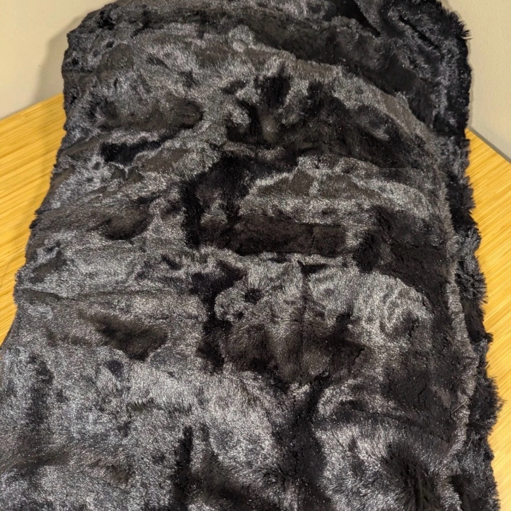 NWT Minky Couture Lush Black Onyx Blanket - Picture 2 of 4